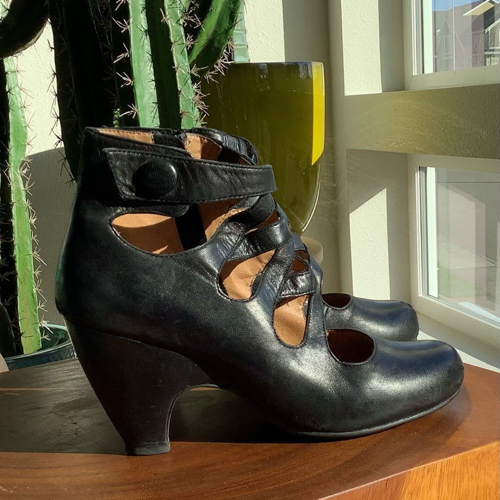 Miz Mooz Tillman Pumps Size 9 *RARE FIND*